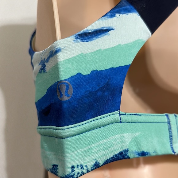 Lululemon Sport Bra, Adjustable SZ 4 - Picture 4 of 4
